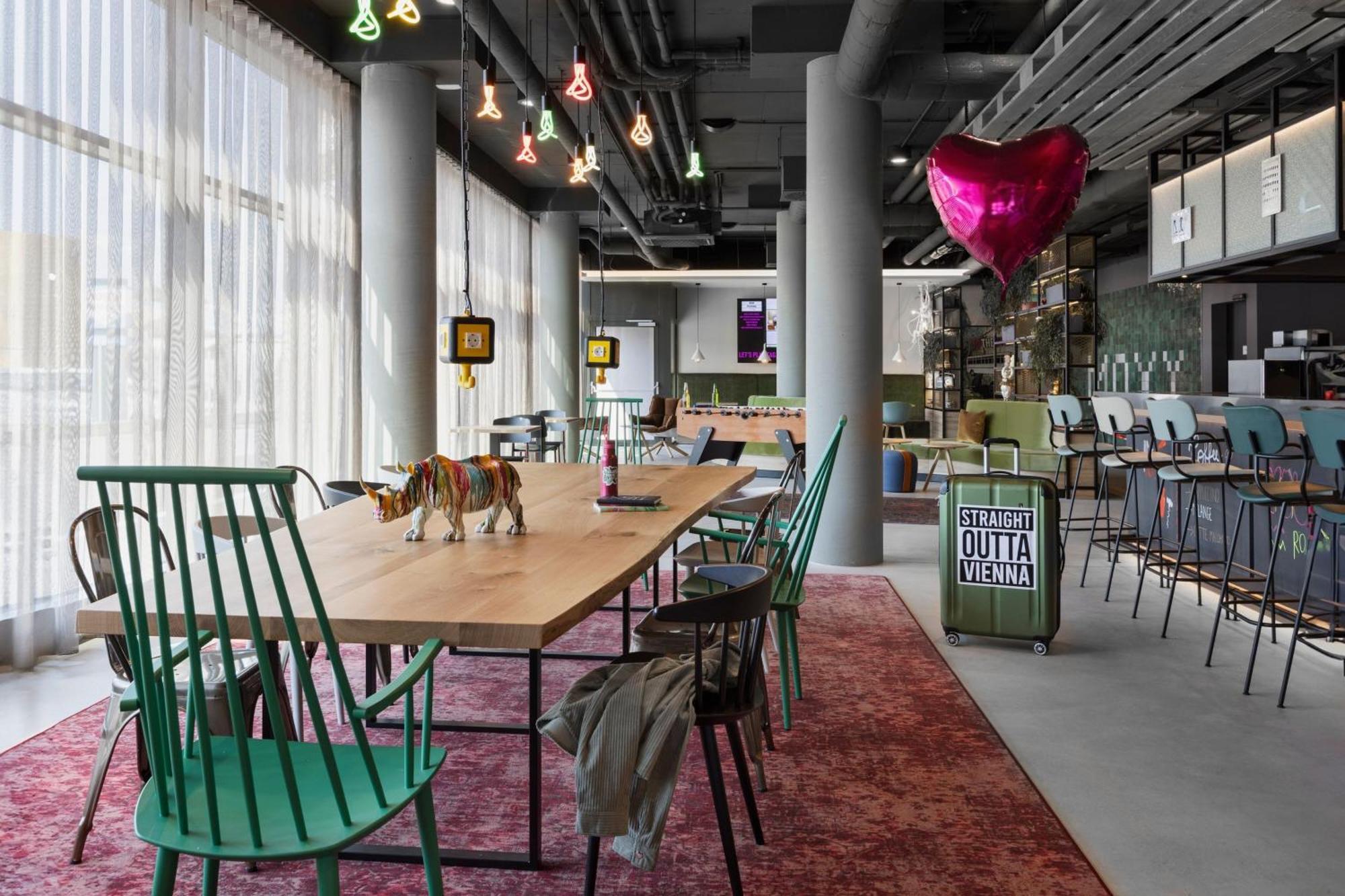 Moxy Vienna City East ภายนอก รูปภาพ